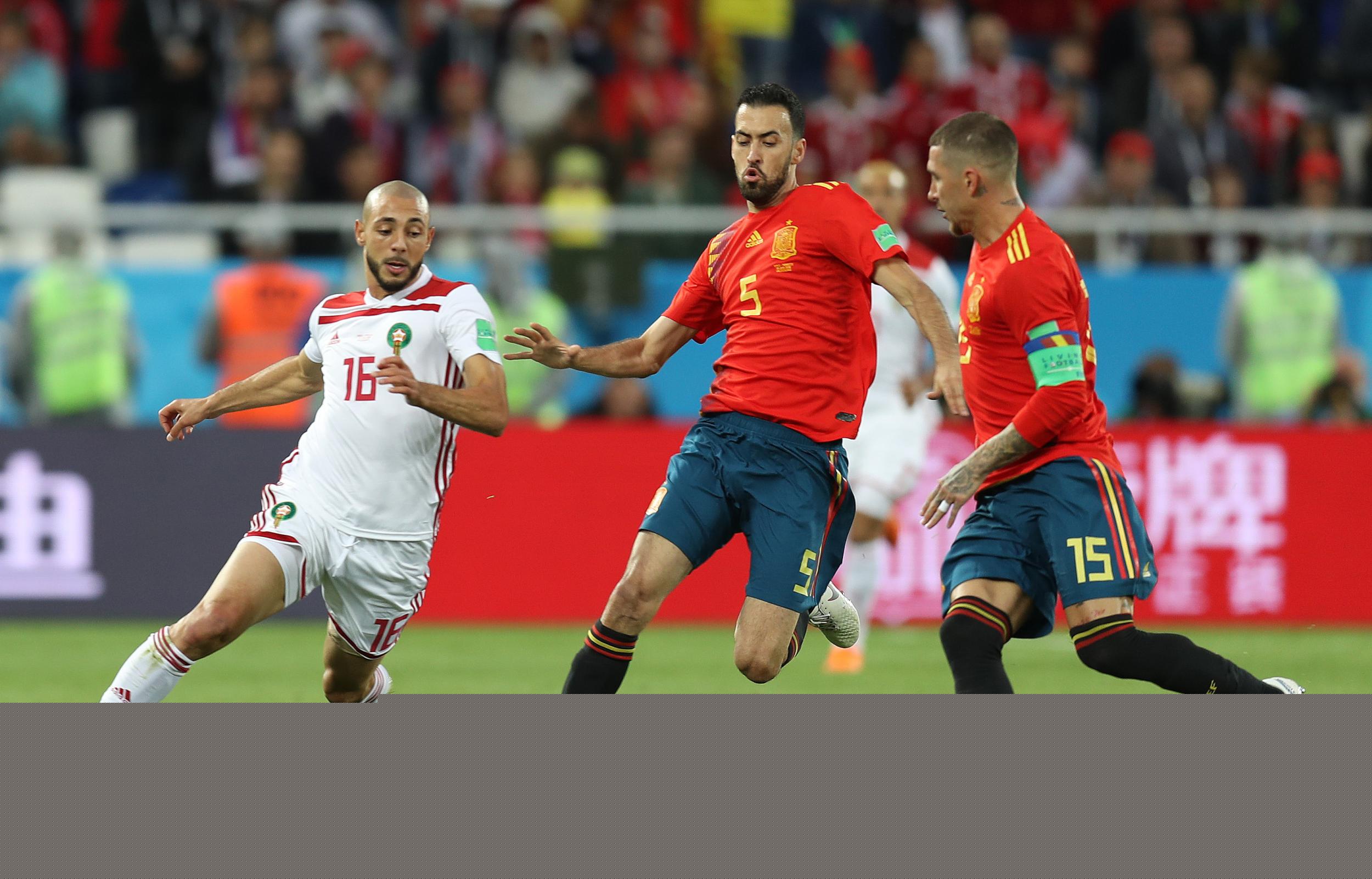 记者：穆斯卡特并不是被“气”走了，他是抽空去上了个厕所