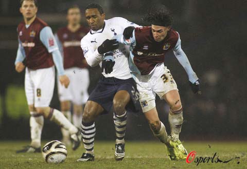 澳超半场：克莱因远射中柱，阿德莱德联暂0-0布里斯班狮吼