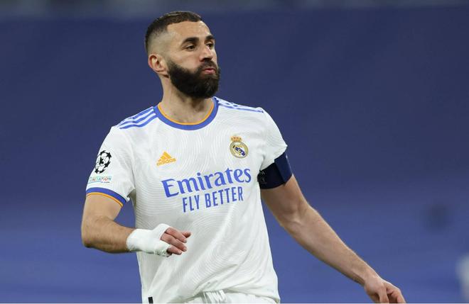 杜兰特篮下强打稳定胜局