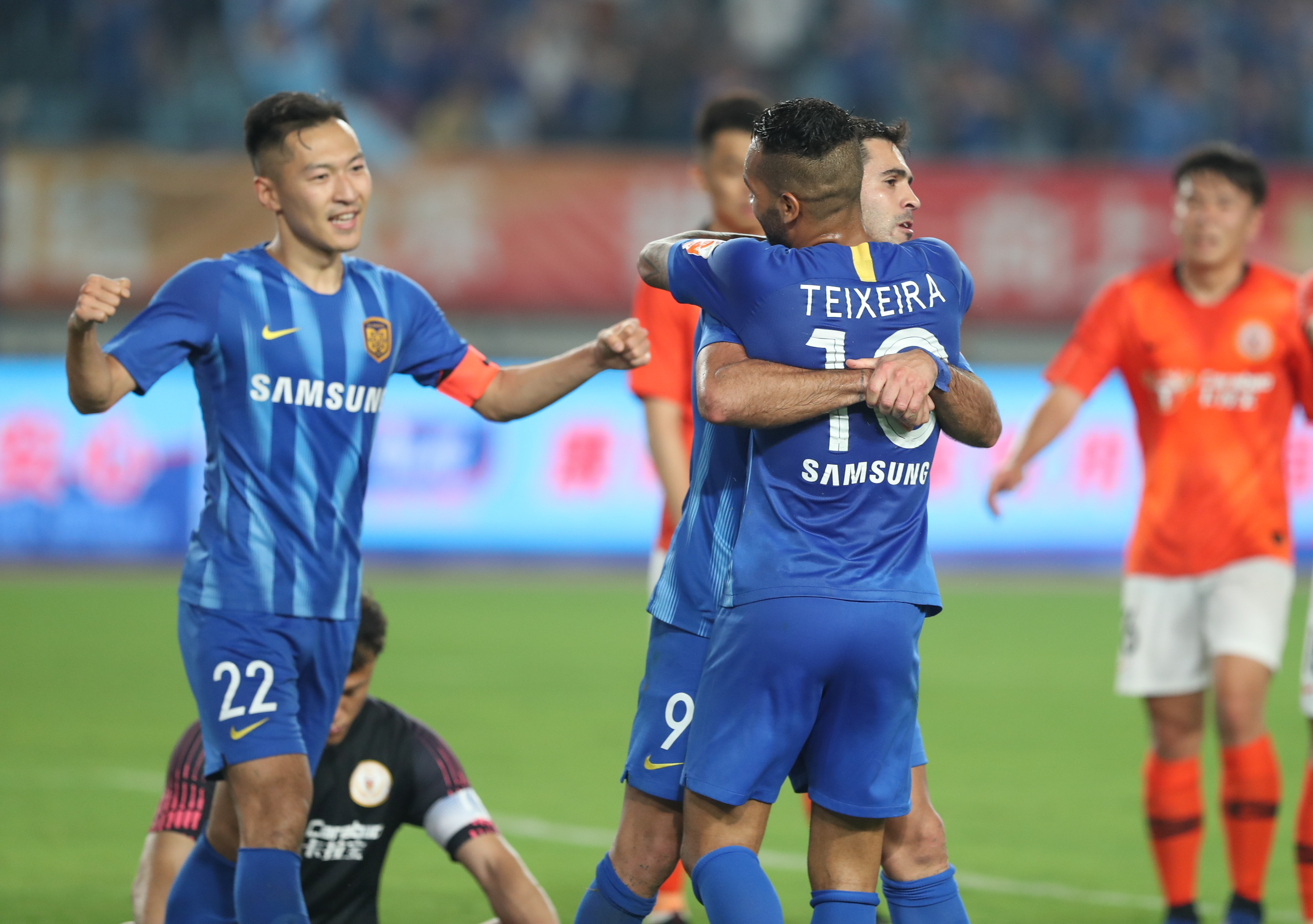 阿隆索：球队内部非常团结，阿诺德在皇马有适应过程是正常的